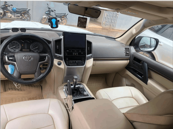 TOYOTA LAND CRUISER V8