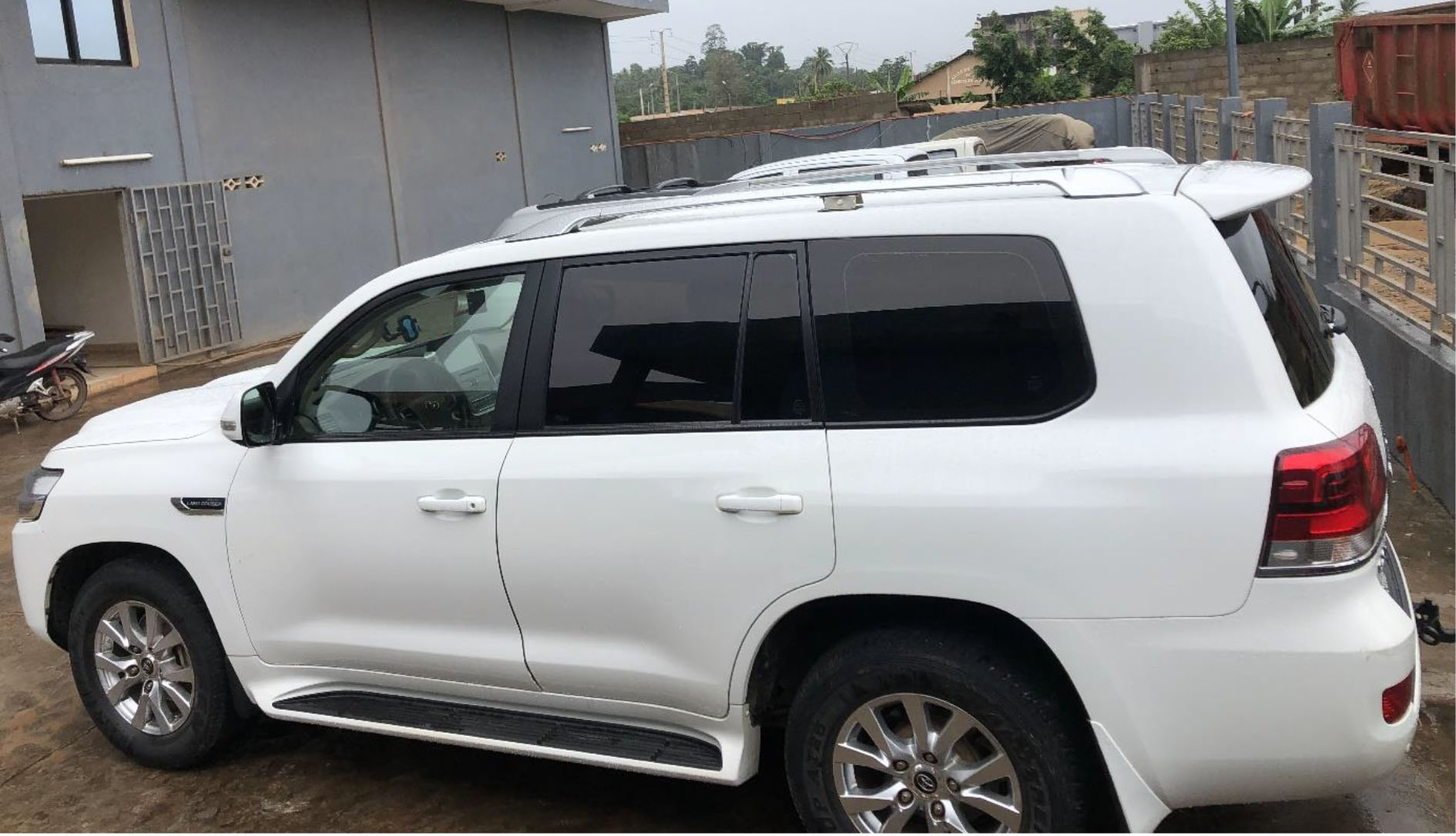 TOYOTA LAND CRUISER