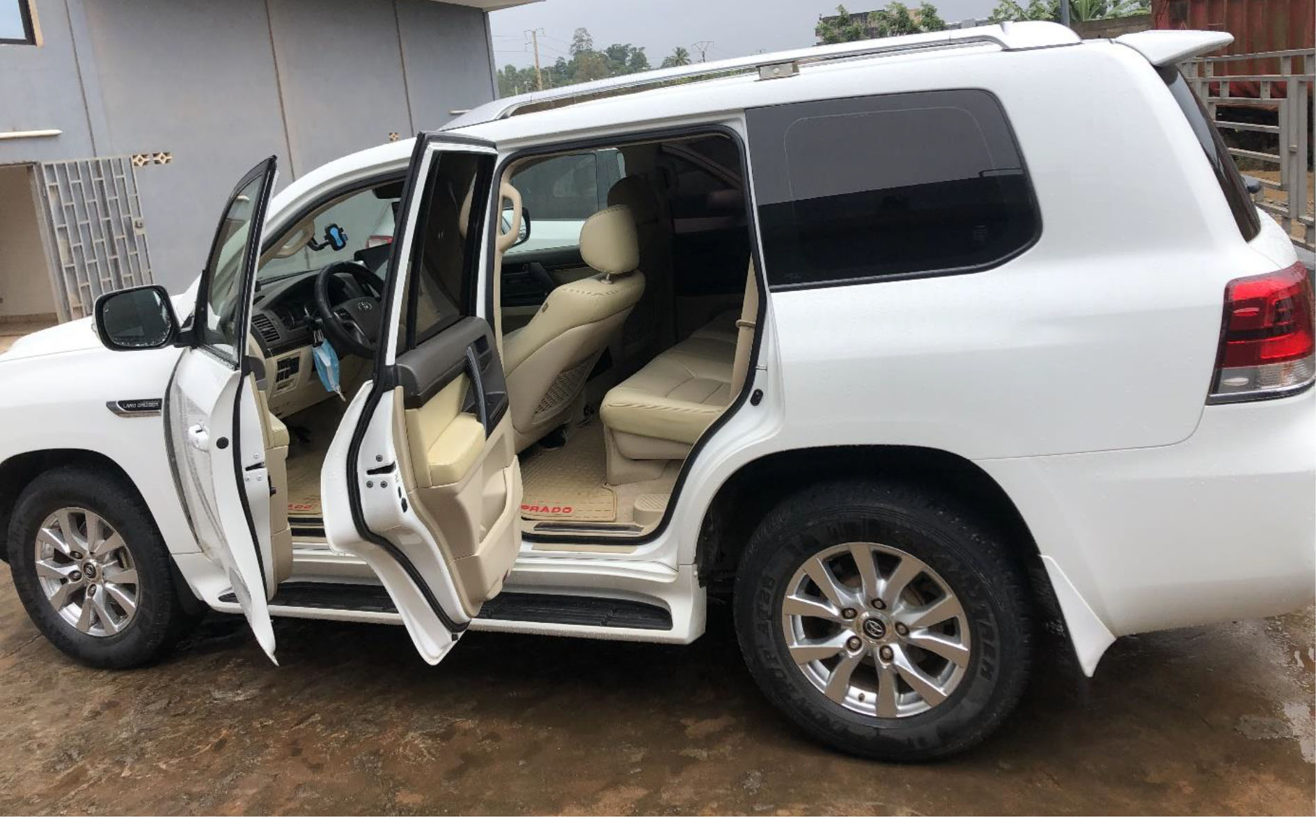 TOYOTA LAND CRUISER