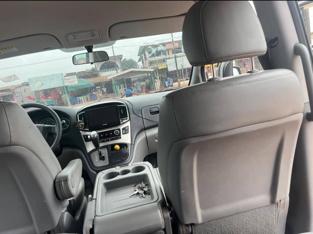 HYUNDAI STAREX